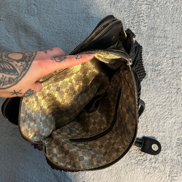 Black Purse - Picture 7 of 16